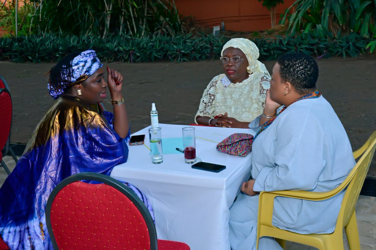 Plus de 40 femmes #leaders ont échangé dans le cadre de la #JourneeInternationaleDesDroitsDesFemmes sur l'#égalité dans le monde du travail. Elles ont défini des actions prioritaires pour faire avancer l'égalité dans le monde du travail✊.📷 @ajs_senegal @UNFPASenegal #IWD2024