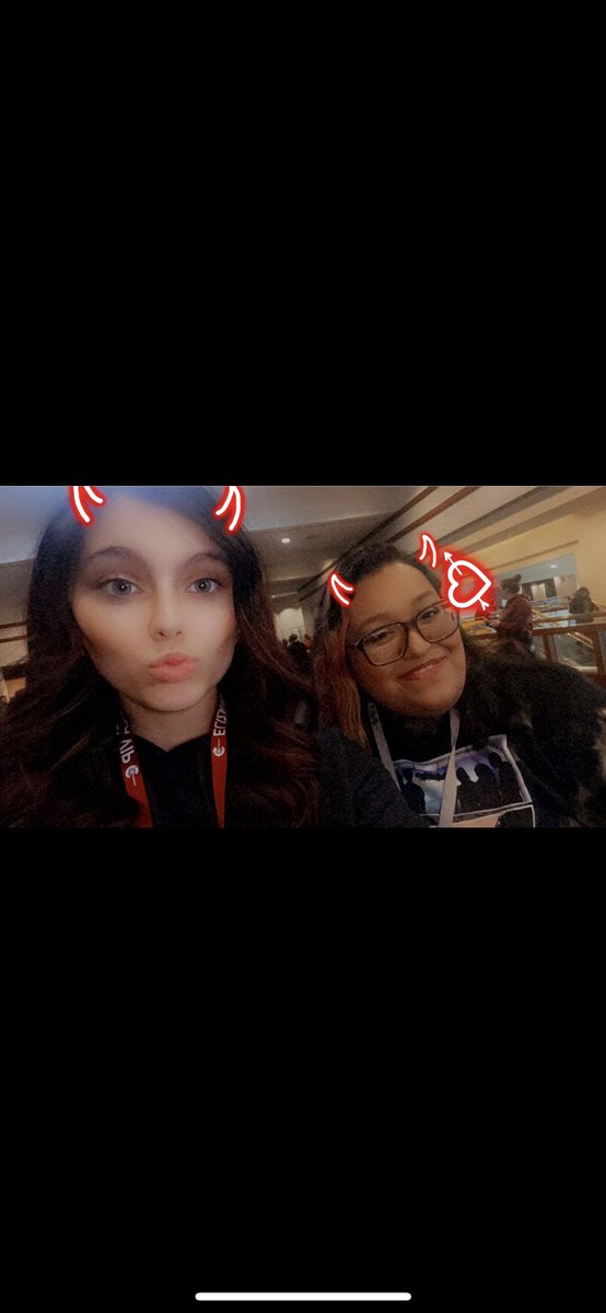 Maywemeetagai14's tweet photo. One of the best parts of @conageddon is the friends you make! 💗 @_bellarke4life_ @TasyasLinz @Staple_Rachel https://t.co/qmitwAOtp0