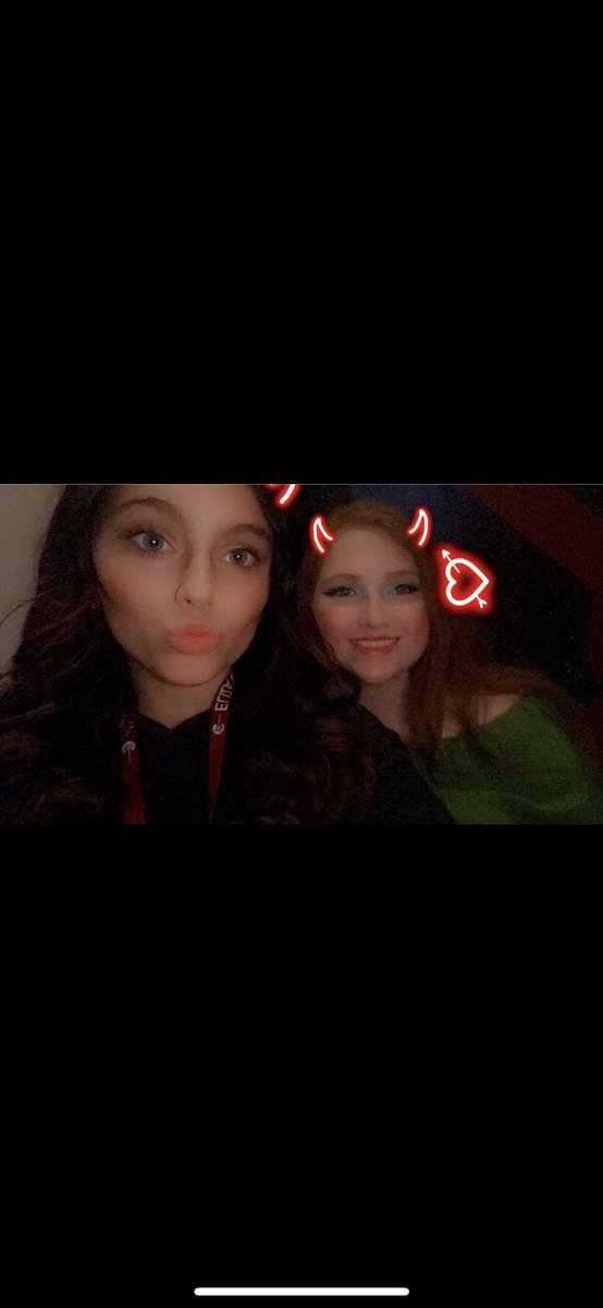Maywemeetagai14's tweet photo. One of the best parts of @conageddon is the friends you make! 💗 @_bellarke4life_ @TasyasLinz @Staple_Rachel https://t.co/qmitwAOtp0