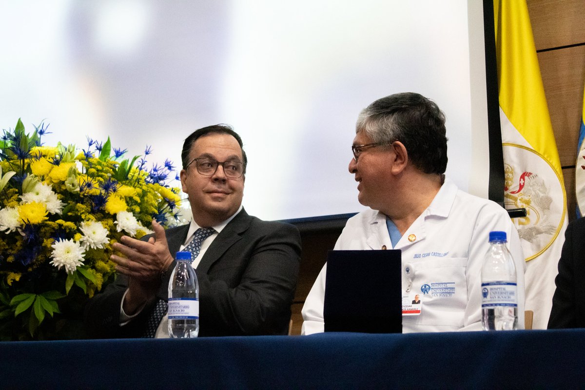RectorJaveriana's tweet image. Un sentido homenaje a Julio Cesar Castellanos quien estuvo 18 años al frente de @HUSI_Investiga con una voz firme, exigente, serena y confiable. Así mismo, con ilusión renovada recibimos a Reinaldo Grueso como nuevo director, una persona comprometida con el servicio a los demás.
