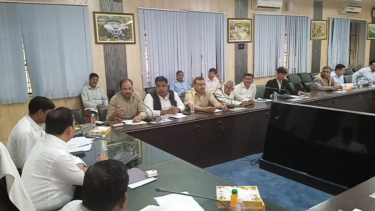 राजैनतिक दलों के प्रतिनिधियों के साथ बैठक कर लोकसभा सामान्य निर्वाचन 2024 में आचार संहिता के अनुपालन व निर्वाचन को शांतिपूर्ण, सकुशल, सम्पन्न कराये जाने के दृष्टिगत विभिन्न दिशा निर्देशों पर विस्तृत चर्चा की गई।