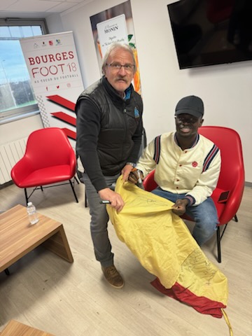LarguinatC's tweet image. Bienvenue @SadioMane10FP projet SM10 PRO @BourgesFoot_off 
Nouveau propriétaire du club Berrichon grâce au travail acharné de Cheikh Sylla 👏
Une belle victoire pour t'es premiers regard Nianthio 💚💛❤️  au 
🏟️ JACQUES RIMBAULT 1-0 ❤️🤍
@FootballSenegal @lequipe @Bourges2028