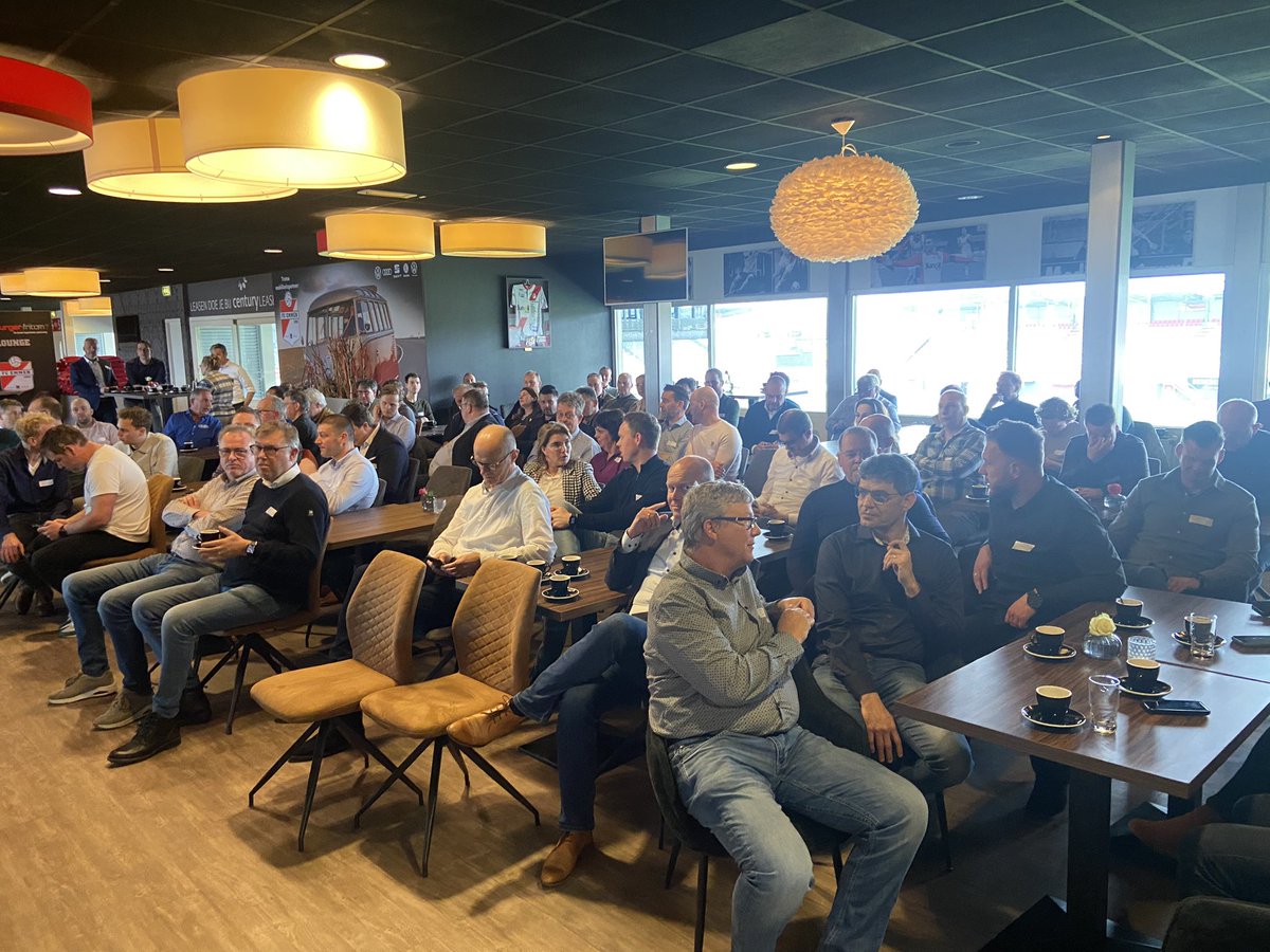 Veel interesse voor bijeenkomst @BNLnoord en @BNLoost in <a href="/FCEmmenBusiness/">FC Business & Events</a> lounge over actualiteit aansluitproces en aanpak netcongestie met partners Mijn Aansluiting, Grondig en <a href="/Enexis/">Enexis</a>  in gesprek over samenwerken, investeren, opleiden &amp; werven en slimme oplossingen.