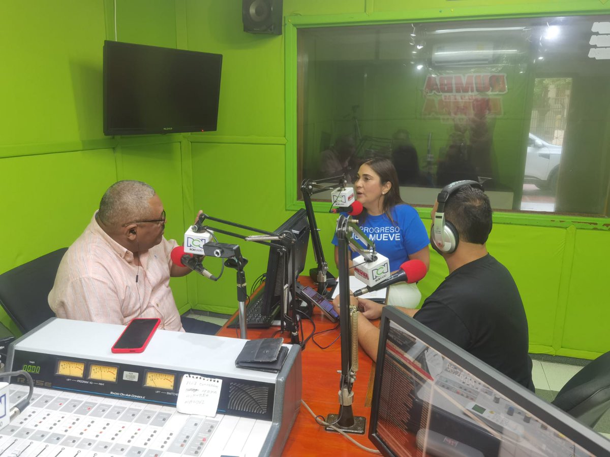 silviamedinar's tweet image. Hoy, estuvimos en las emisoras RCN y Radio Magdalena, invitando a los empresarios a renovar su matrícula mercantil hasta el 1 de abril, a seguir moviéndonos y trabajar por un futuro próspero para todos. #ElProgresoNosMueve #ProgresoParaTodos