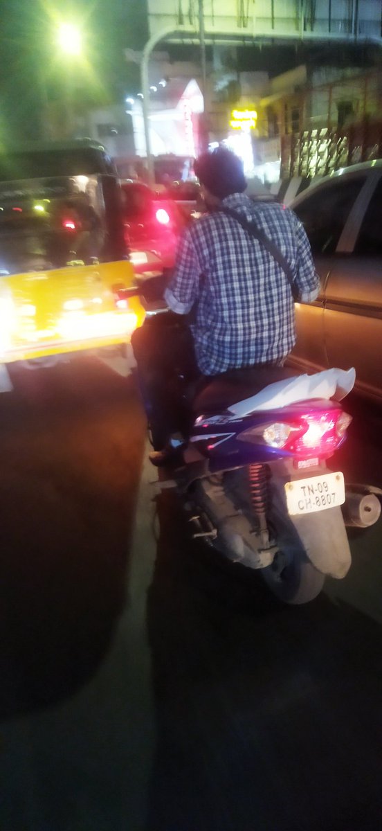 #Roadraja 
No helmet and cell phone drive