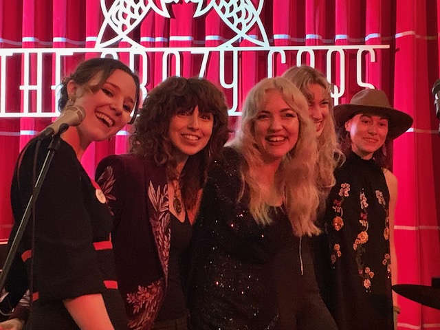 Friday night @LesleyHastings went to see 'Savannah Gardner Presents Women of Country'. Performing were @savgardnermusic, @BR00KELAW and Holly Carter. Read her thoughts on the evening here - countrylowdown.com/2024/03/18/gig… #countrymusic #ukcountrymusic #countrylowdown