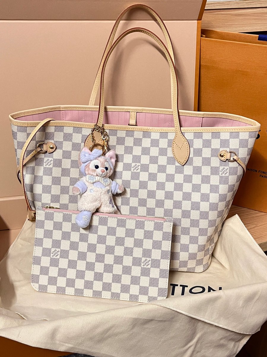 Simply obsessed with my handbag.💼💼