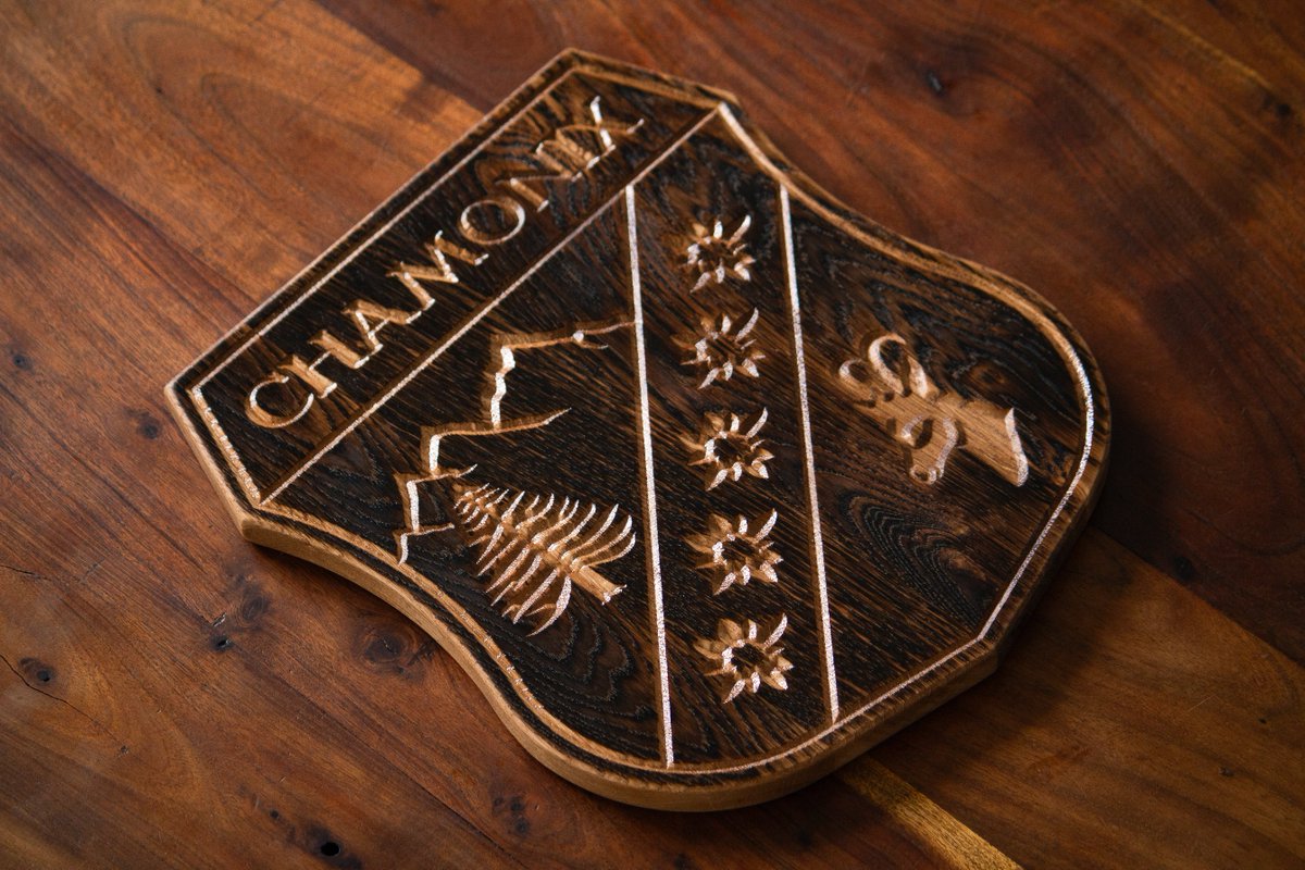 Chamonix + Charcuterie in oak/en chêne

#Chamonix #HauteRaclette #HautApéro