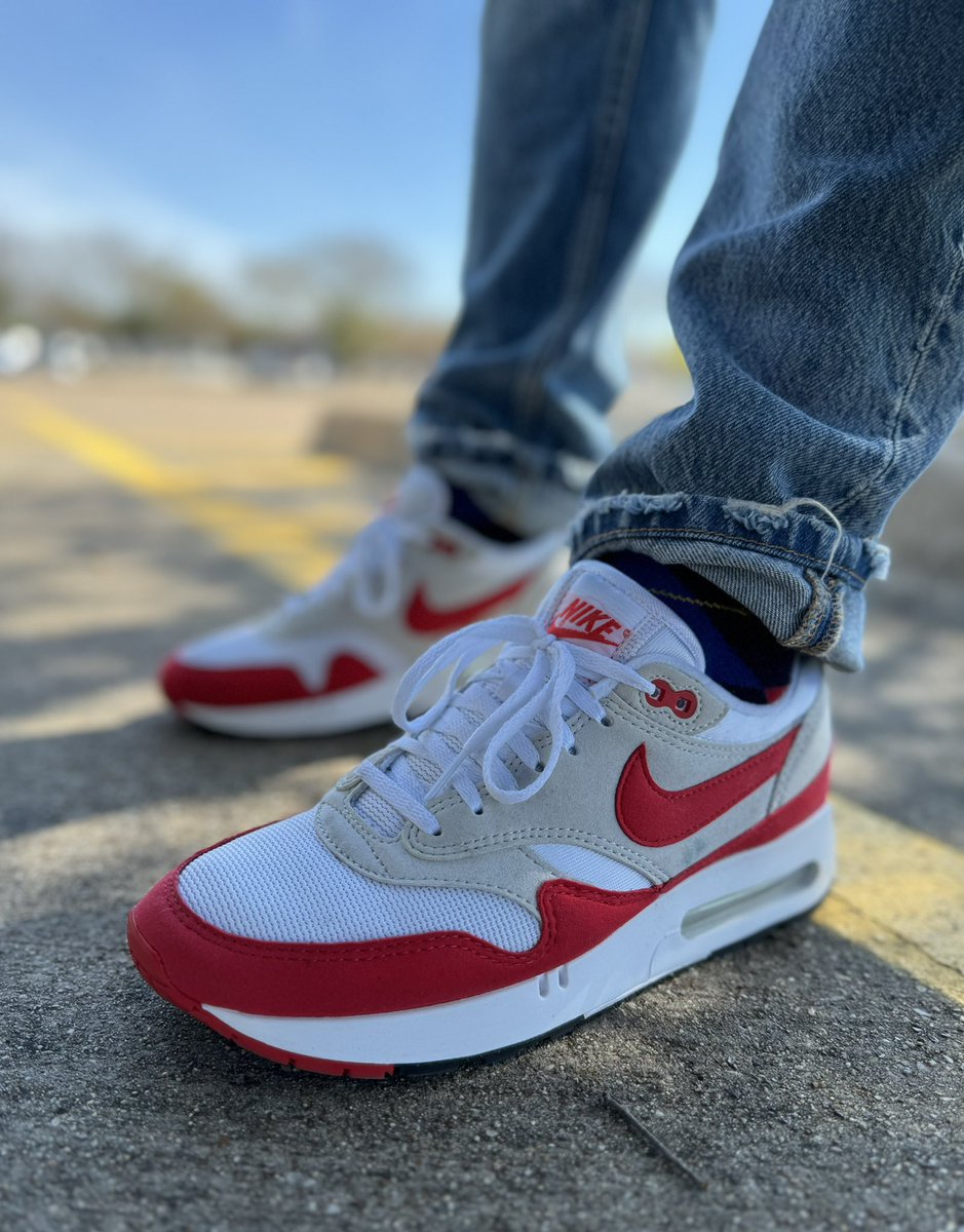 Happy Monday fam! 
Let me get a couple more air max in for the month 😎 #airmaxmonth #marchmaxness #whm2024 

#NIKE #snkrsliveheatingup #SNKRS #KOTD #NIKE #SNKRSKickCheck @nike @Jumpman23 #Retro #airmax1
#bigbubbble #red