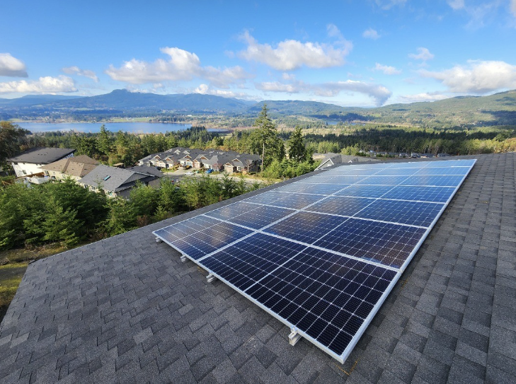 shiftsolar's tweet photo. Check out this gorgeous view! We recently completed this project in Duncan, BC, and installed a 7kW, 14-panel system that boasts an impressive 123% energy offset! 
📥 DM for a quote   
#SolarPowered #HarnessTheSun #ProjectHighlight #VancouverIsland https://t.co/qJCJrFUgEw