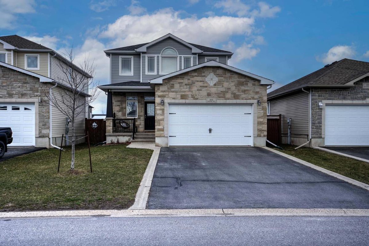 agentkimpurcell's tweet photo. JUST LISTED - 203 Kildare Avenue - $719,900
- A stunning 4 Bedroom, 3.5 Bathroom Driftwood model by Greene Homes
Kim Purcell - Kingston Real Estate Agent
Sutton Group Masters Realty Inc.
kpurcell@sutton.com
#kingstonrealestateagent #amherstview #loyalist #lennoxandaddington https://t.co/9o4IElnk3V
