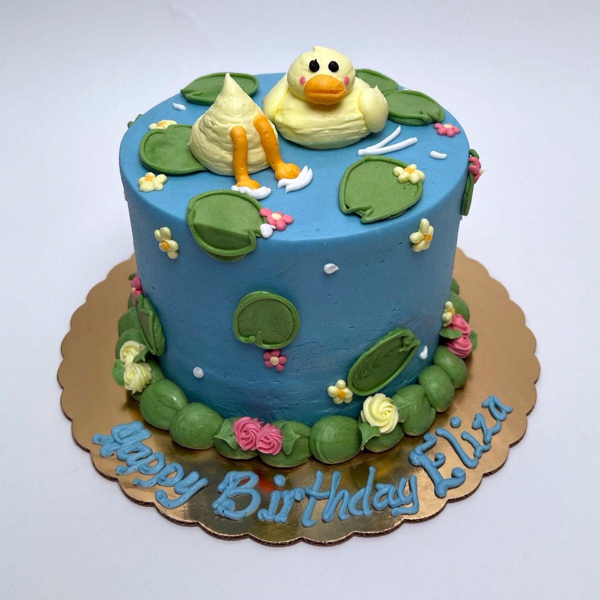 Hop into Easter with sweetness overload!🐰 We're still crafting custom creations like this adorable duckling-themed cake, complete with lily pads and sweet blooms. Celebration coming up?
Call us at 918-933-5074 to place your order. Let's make your Easter weekend egg-stra special!