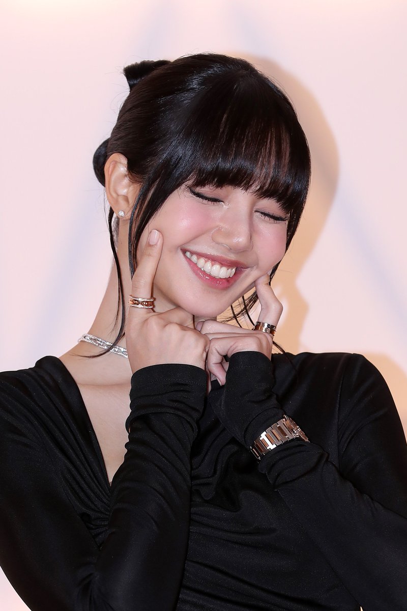 Definitivamente, #LISA tiene una de las sonrisas más bonitas del mundo 🥹❤️ No admitimos discusiones. #BLACKPINK