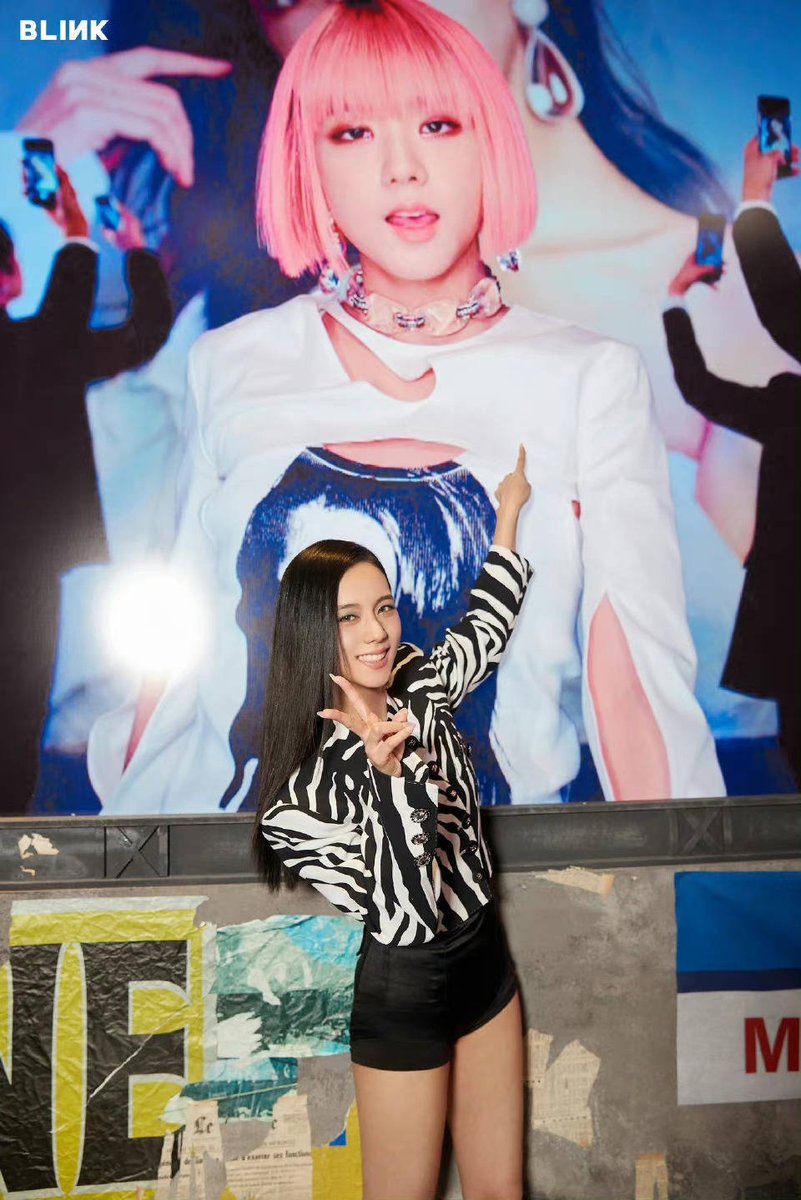 PeriJISOO103's tweet photo. A successful woman is often behind herself
#JISOO  #JISOOxDyson  #지수  #ジス https://t.co/UqikeSJMuZ