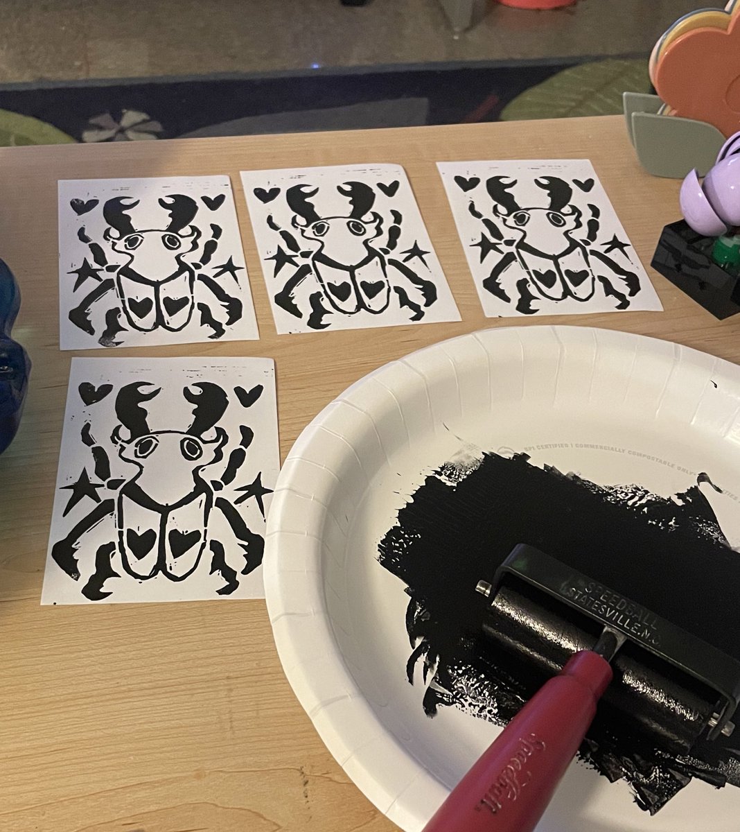 bugheadprints's tweet image. So many friends!! 
#beetles #bugs #printmaking #linoleum #print