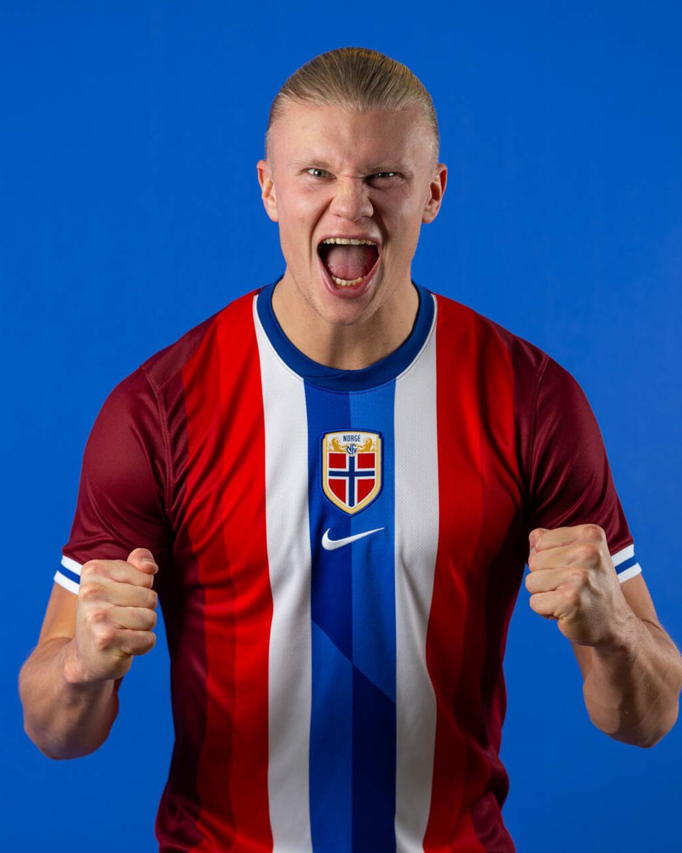 TeamHaaland9's tweet photo. @erling With the new jerseys 🇳🇴 https://t.co/tTiKzQpydM