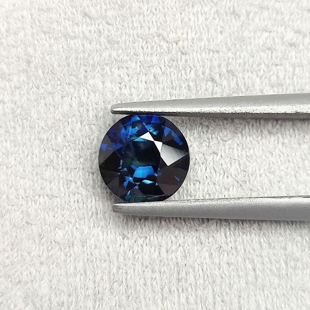 No more Monday Blues!

Say Hello to our star 2.25ct Australian Blue Sapphire who is here to brighten up your feed 💙

#bluesapphire #bluesapphirering #bluesapphires #australiansapphire #royalbluesapphire #sapphirejewelry #ethicallysourced #ethicallysourcedgems #mondayblues