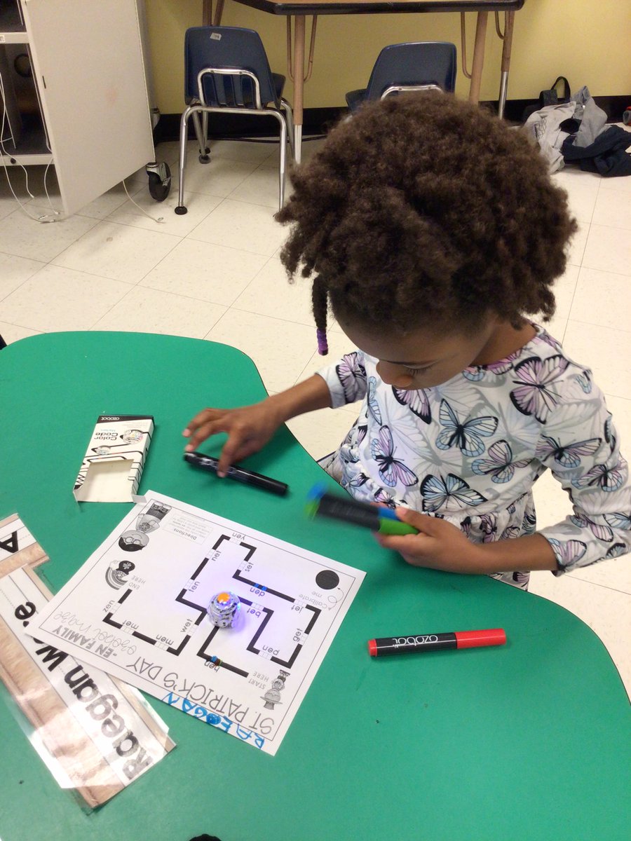 MrsStaceyGES's tweet photo. We love practicing our CVC words with @mrs_mnoone and @Ozobot https://t.co/RIhnysdE7T