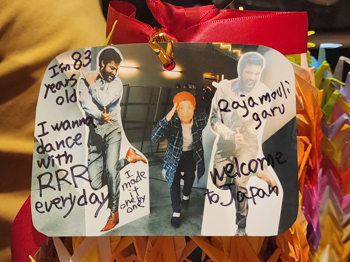 ssrajamouli's tweet photo. In Japan, they make origami cranes &amp;gift them to their loved ones for good luck&amp; health. This 83yr old woman made 1000 of them to bless us because RRR made her happy. She just sent the gift and was waiting outside in the cold.🥹

Some gestures can never be repaid.
Just grateful🙏🏽 https://t.co/UTGks2djDw
