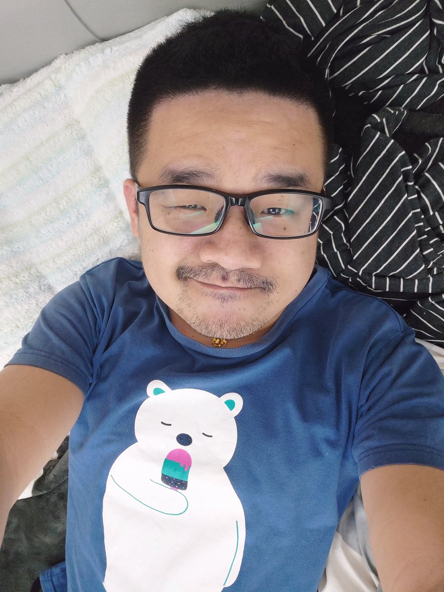 快跟衣服上的熊一樣了...