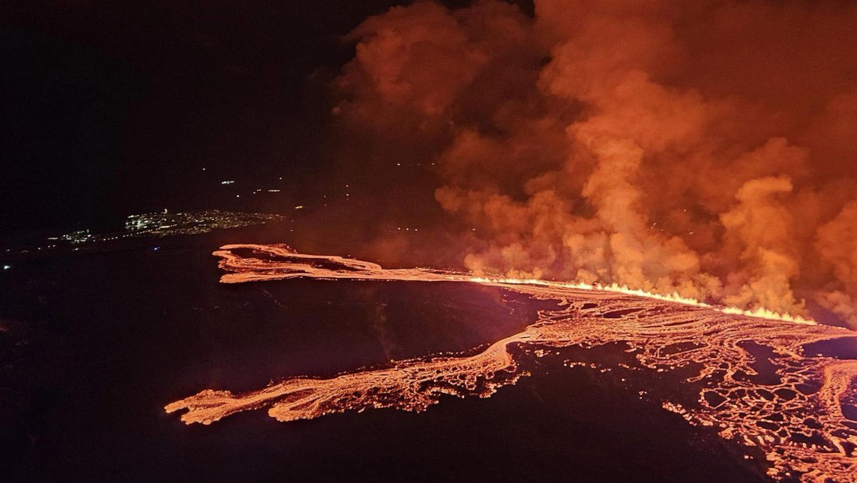 Yet another eruption on Reykjanes peninsula started last Saturday evening 🌋 It's 4th in around 4 months, at the same location. As previously, the eruption does NOT affect air traffic ✈️ and poses NO danger to traveling in Iceland. 📸 by Almannavarnir #iceland #volcano
