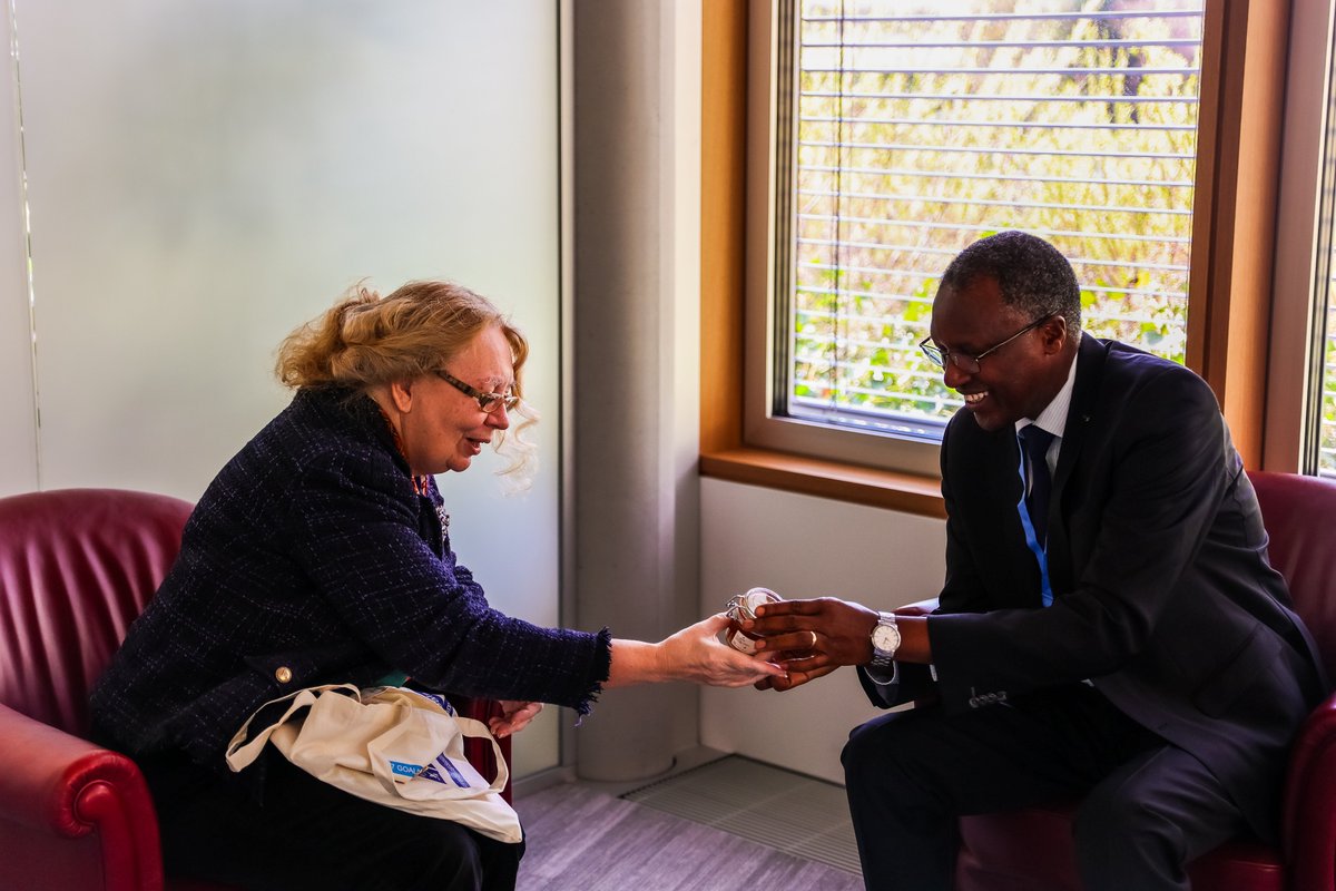 Today, #Rwanda's new Permanent Representative @UNGeneva Amb. Designate @NgangoJ5 presented his Letters of Credence to H.E. @UN_Valovaya, Director-General @UNGeneva. Their discussions focused on exploring ways to further enhance & expand the existing collaboration & partnerships.