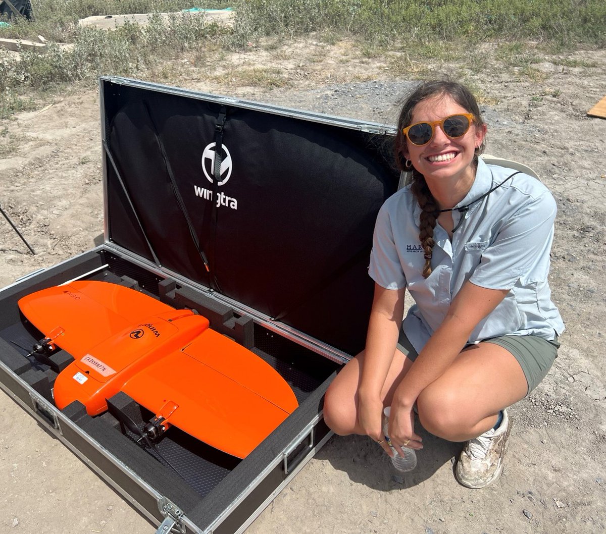 The March student spotlight is Izzy Nykamp! Her work uses experimental elevation plots and unmanned aerial systems to assess elevation stabilization and cyanobacteria growth on treatment surfaces. Her research will further our knowledge of wind tidal flat restoration. 🦠🦠