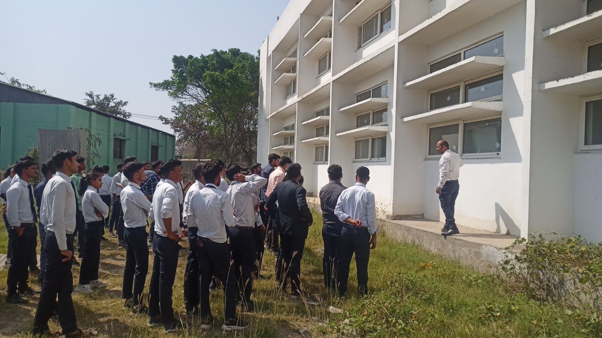 UPNEDA_Agency's tweet photo. Site visit conducted by, ECBC CELL, UPNEDA, UPSDA, for academic purposes for the students and Faculties of SR Institute of Management & Technology at SUPER ECBC Demo Building at UPNEDA Training Centre Chinhat, Lucknow on 18th March 2024.
#EEB_cell #EnergyEfficientBuilding #UPECBC #UPNEDA #UPSDA #TrainingProgram #UPNEDA_Agency
@CMOfficeUP
@aksharmaBharat
@isomendratomar
@ChiefSecyUP
@IASMaheshGupta
@MinOfPower
@UppclChairman
@RajKSinghIndia
@mnreindia
@UPNEDA_Agency
@beeindiadigital
@PetroleumMin
@Nise_Gurgaon
@SECI_Ltd
@SssNibe
@SRGROUPLKO