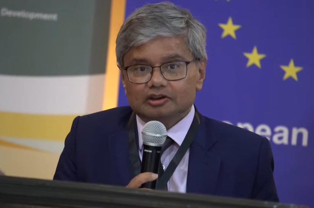 @EUinSA @UNUniversity @Treasury_RSA @ukinsouthafrica @sarstax @GeorginaRyanSA @SandraKramerEU @SECTION27news @EY_Africa @AvrilHalstead @GTACSouthAfrica @nishendra3 @WCEDP In his closing words, @kunalsen5 reflects on the signing of the contract with @EUinSA, a milestone for the #SATIED programme. The focus of SA-TIED has been on fostering the symbiotic relationship between research and policy, the need of which this event so clearly highlighted.