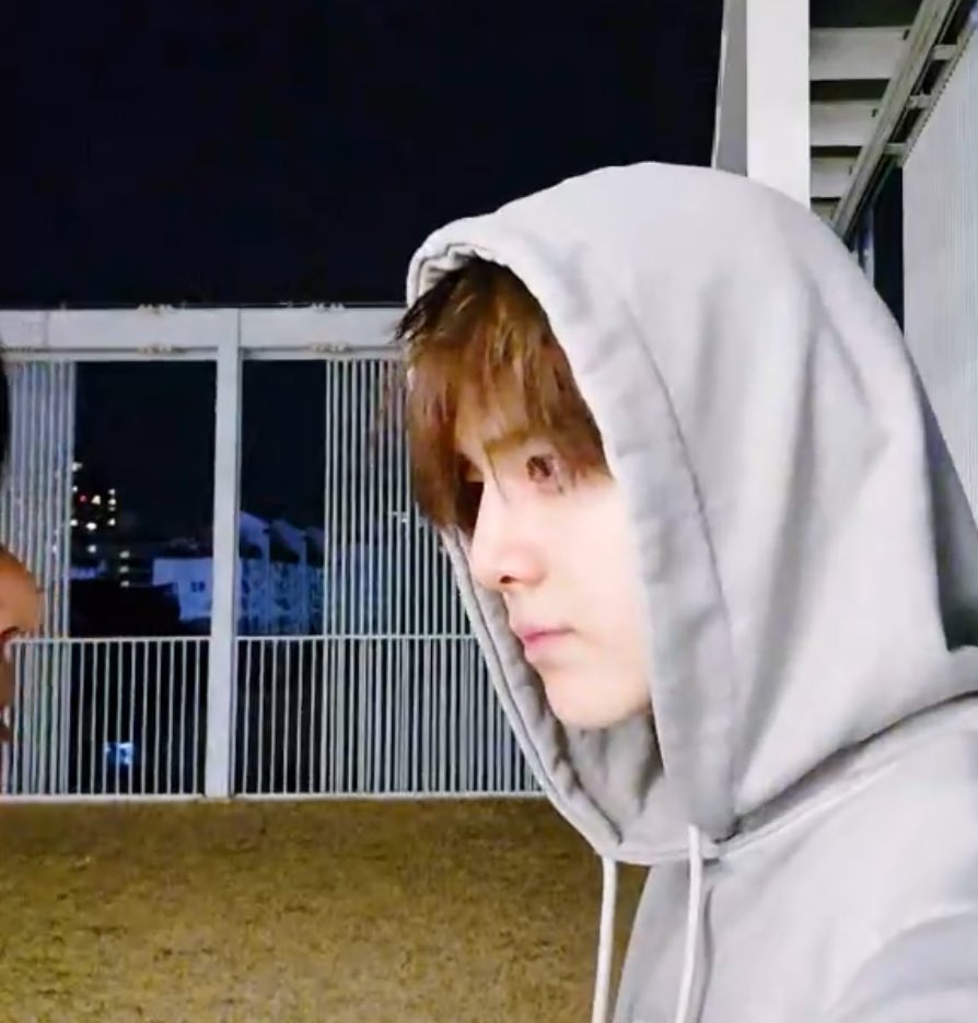 moreyourluv's tweet photo. 둘이 키스하는 줄 알고 놀랬어 제발 https://t.co/4WNYdIQlkc