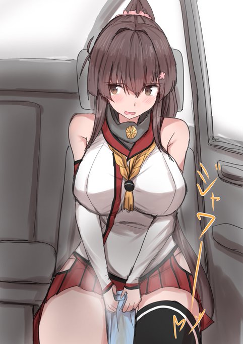 お題の大和さんが車内で水泳袋に大量で勢いよく放尿するところです。 