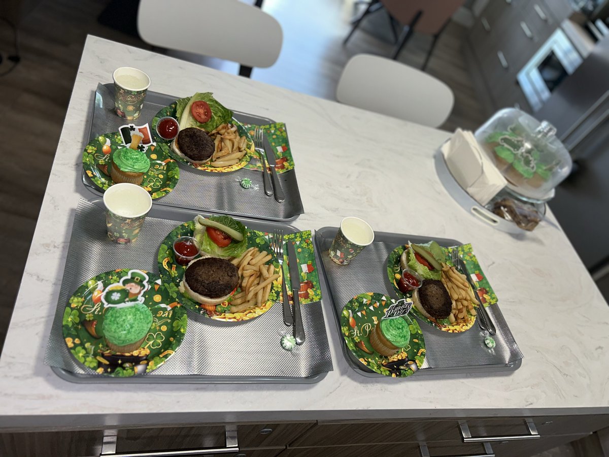 Irish eyes were smiling on our patients yesterday as they were treated to a #StPatricksDay celebration by our team members. Pot of gold cupcakes, a BBQ lunch & sandwiches on green marbled bread were just some of delights our little leprechauns prepared.