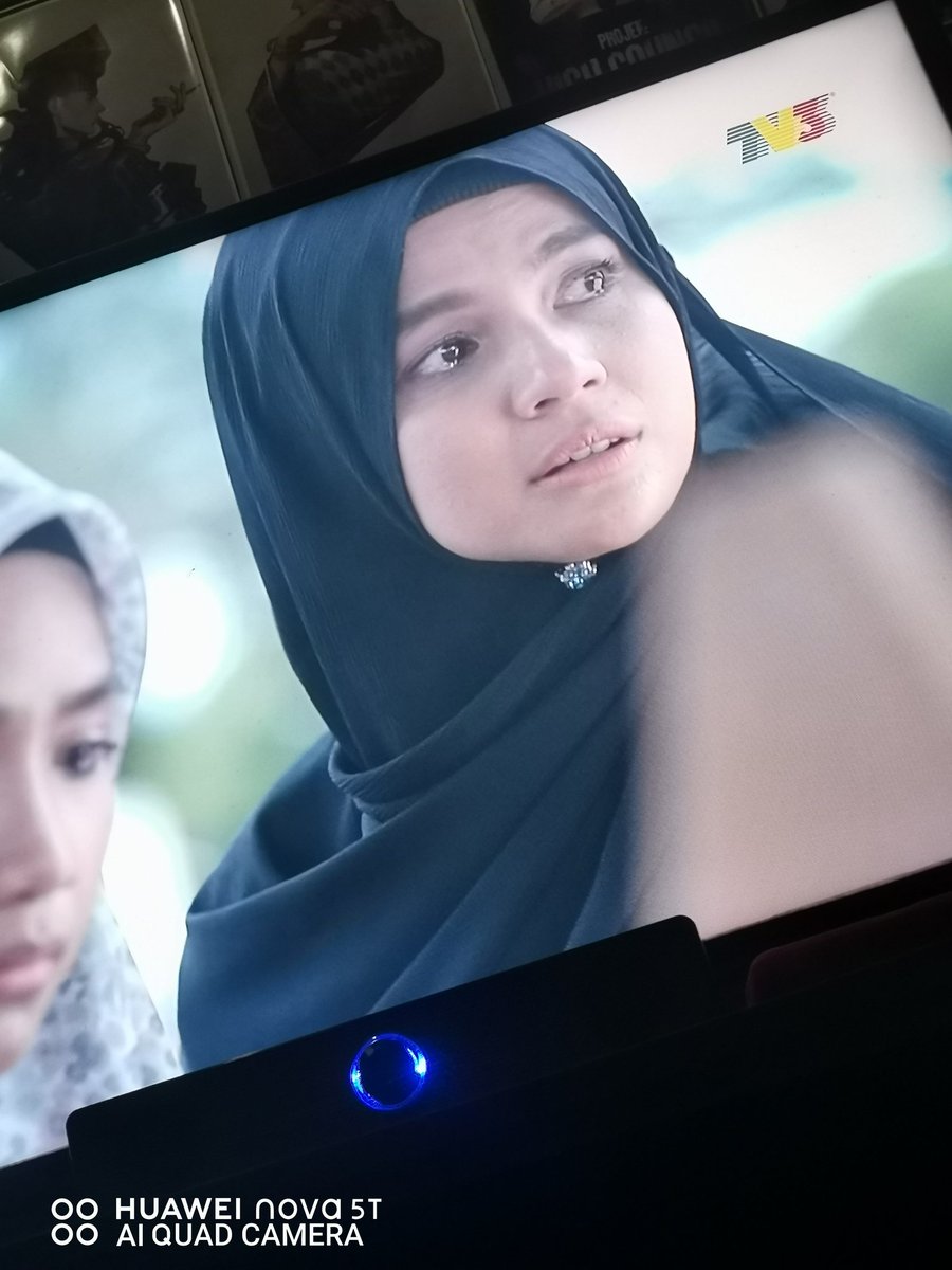 korang perasan tak muka @Ezzaty_Abdullah ada iras muka pelakon bollywood alia bhatt #RinduKasih2 @tv3malaysia