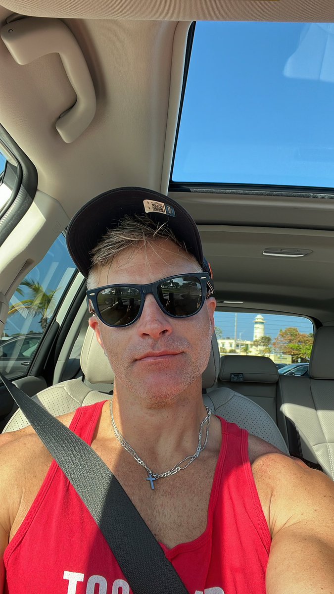 JohJustin's tweet photo. Beach day yesterday was fantastic- so grateful ☺️ #haulover https://t.co/2o5s8UlwJ8