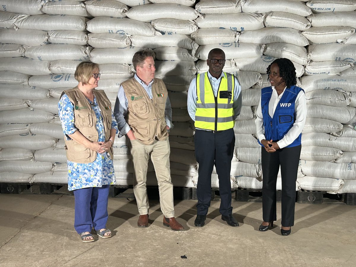 Delighted to meet Green Economy & Environment Minister Collins Nzovu & @WFP_Zambia Representative @ByenkyaCissy as part of the #StPatricksDay2024 programme in #Zambia. Alongside @IEAmbZambia I was pleased to announce €300k for the Zambia emergency drought response via @WFP…