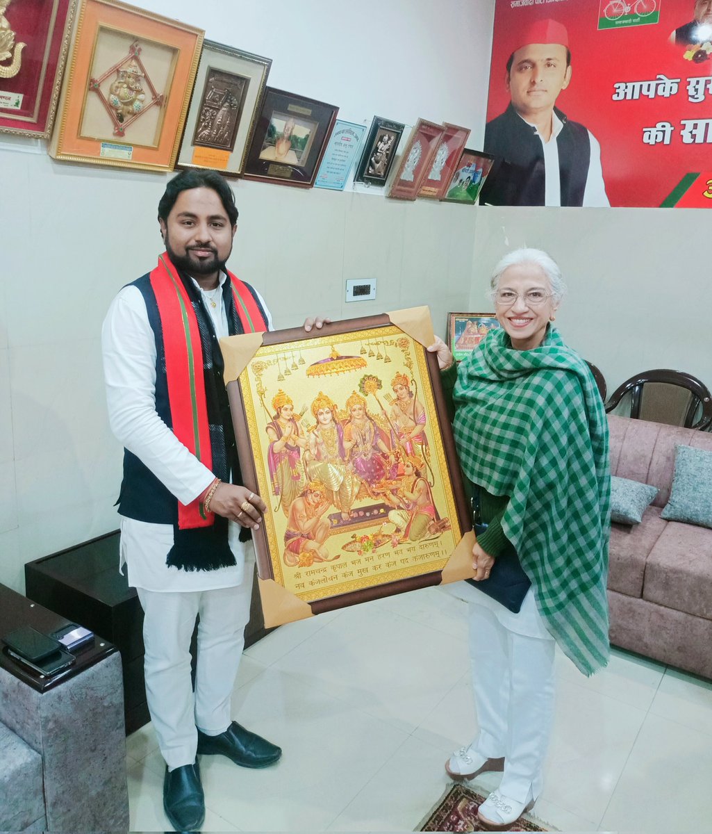 nakullala0016's tweet image. उन्नाव लोकसभा से समाजवादी पार्टी की प्रत्याशी व प्रसिद्ध समाजसेविका #मेरी #आदर्श #व #अविभावक #आदरणीय #पूर्व #सांसद #अन्नू #टंडन #जी से उन्नाव में उनके निवास पर एक शानदार भेंट...