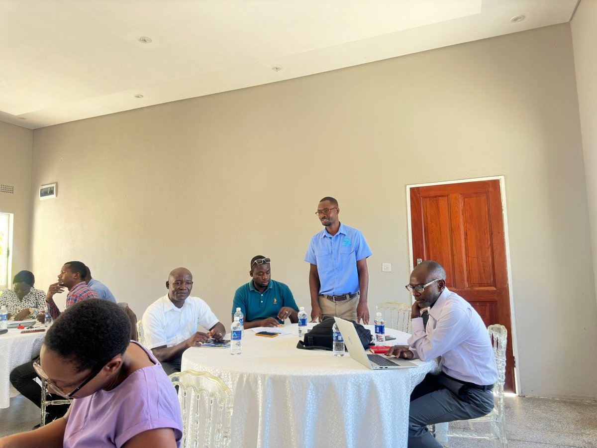 The @CGIAR #FCMInitiative #WP1 led by @IWMI_ is in Mongu,Zambia🇿🇲 with government officials to validate research findings. The session has reaffirmed the need to strengthen #AnticipatoryAction in government policies, in the context of water and food security in🇿🇲#DroughtResponse