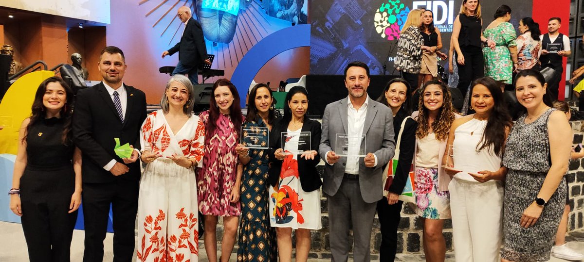 #NoticiasDelCambio | Diversos destinos y organizaciones de Colombia, #ElPaísDeLaBelleza, fueron premiados anoche en Curitiba, Brasil, en los Premios Iberoamericanos de DTI, celebrados en la Feria Internacional de Destinos Inteligentes.