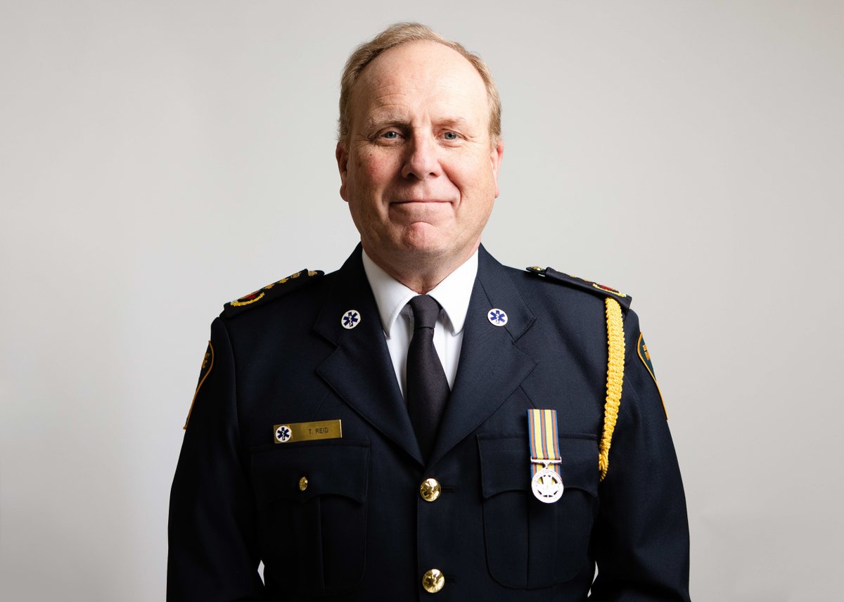 After 41 years of service, including over 25 years as Chief of Dufferin County Paramedic Service, Tom Reid is retiring from DCPS and Headwaters. Please join us in thanking Tom for his contributions and wishing him the very best! 👏 @DufferinCounty ow.ly/P5wQ50QVFOK