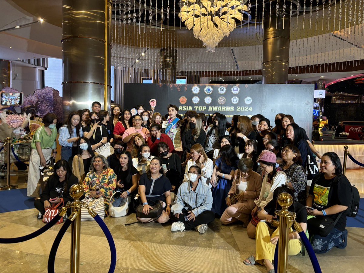 Nokty33's tweet photo. น้องสาวถ่ายมาให้ นำไปใช้ได้เลยค่ะ #QuangHungMasterD https://t.co/SfVYQsSNbm