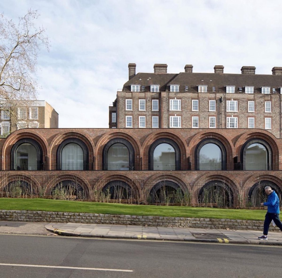 aryzedev's tweet photo. Legalize arched townhouses, everywhere 🤩 https://t.co/ukKxL87Lyu