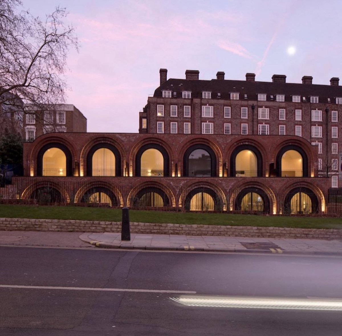 aryzedev's tweet photo. Legalize arched townhouses, everywhere 🤩 https://t.co/ukKxL87Lyu