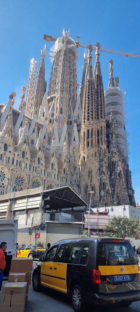 डियर मित्र Milan Chhantyal जी संग बार्सिलोना स्पेनको ऐतिहाँसिक स्थल La Sagrada Familia वरीपरी अवलोकन गर्दाको क्षण ।