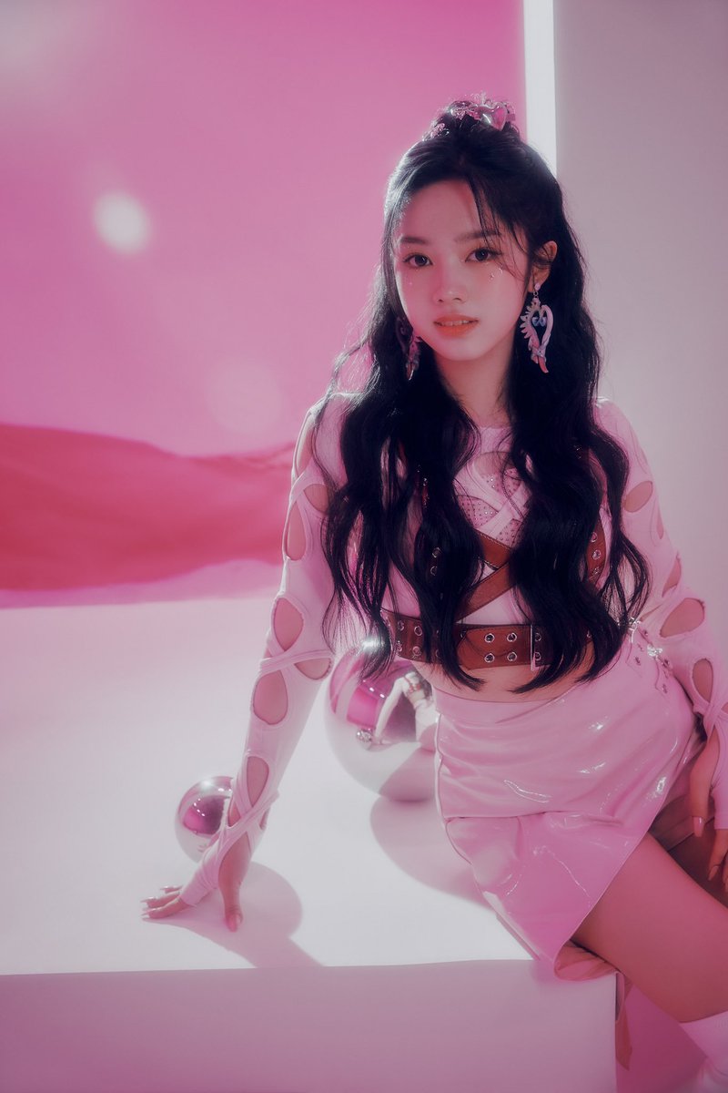 UNIS The 1st Mini Album 'WE UNIS' 
Concept Photo Story ver. #1 

#ELISIA #엘리시아 

M/V &amp; Album Release
➜ 2024.03.27 6PM [KST] 

#UNIS #유니스 
#UNI_Story
#WE_UNIS