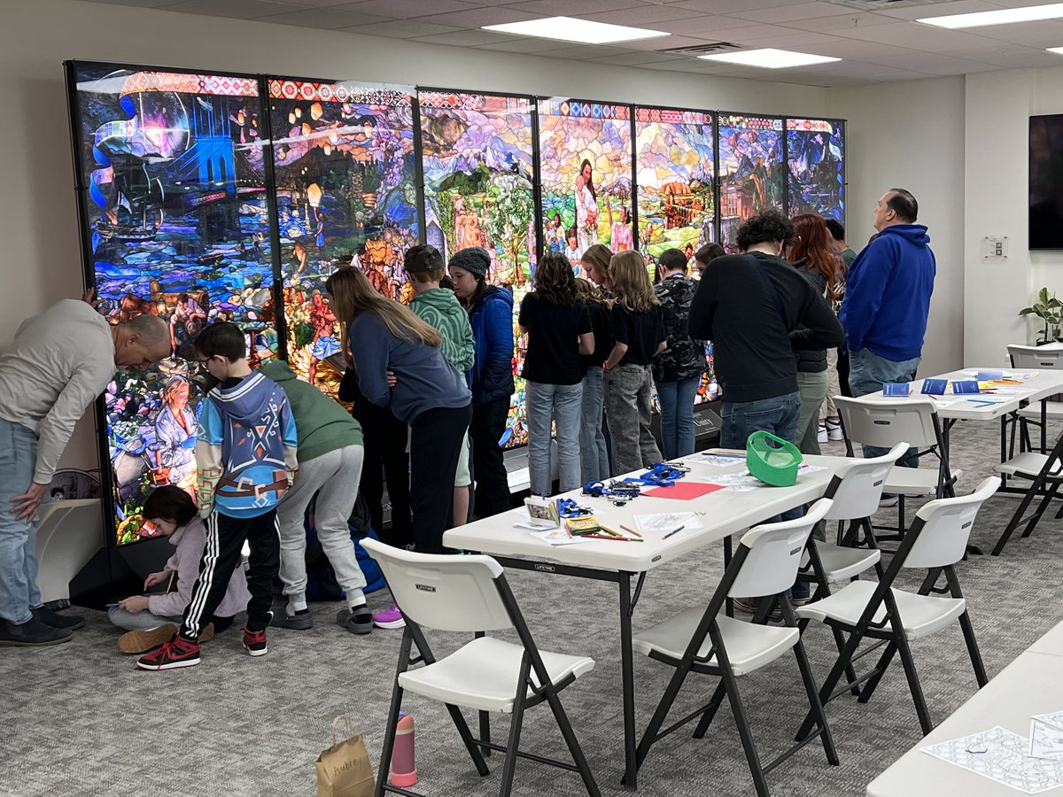 roots_humanity's tweet photo. Ignite Entrepreneurship Academy students had their first visit to the Roots of Humanity’s 7 Pillars of Humanity stained-glass windows, currently on display in the gallery. Using the AR app, the students experienced the art and history contained in the panels. #rootsofhumanity https://t.co/WvR9UuUNDP