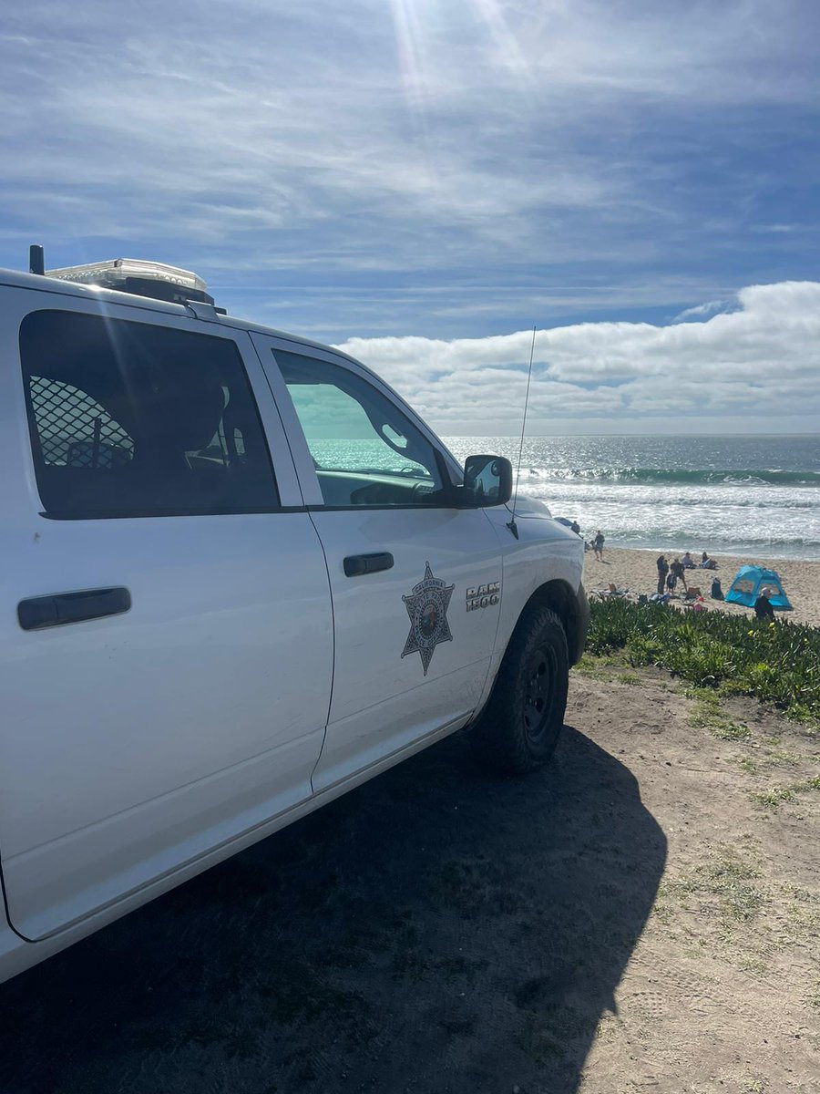 Sunday a boy was skimboarding at Kelly State Beach when he went into the ocean to retrieve his skimboard.
He got caught in a rip current, so his dad went it to save him, but was also caught in a rip current. @CAStateParks Lifeguard Luke Polonchek swam out and rescued them both.⬇️