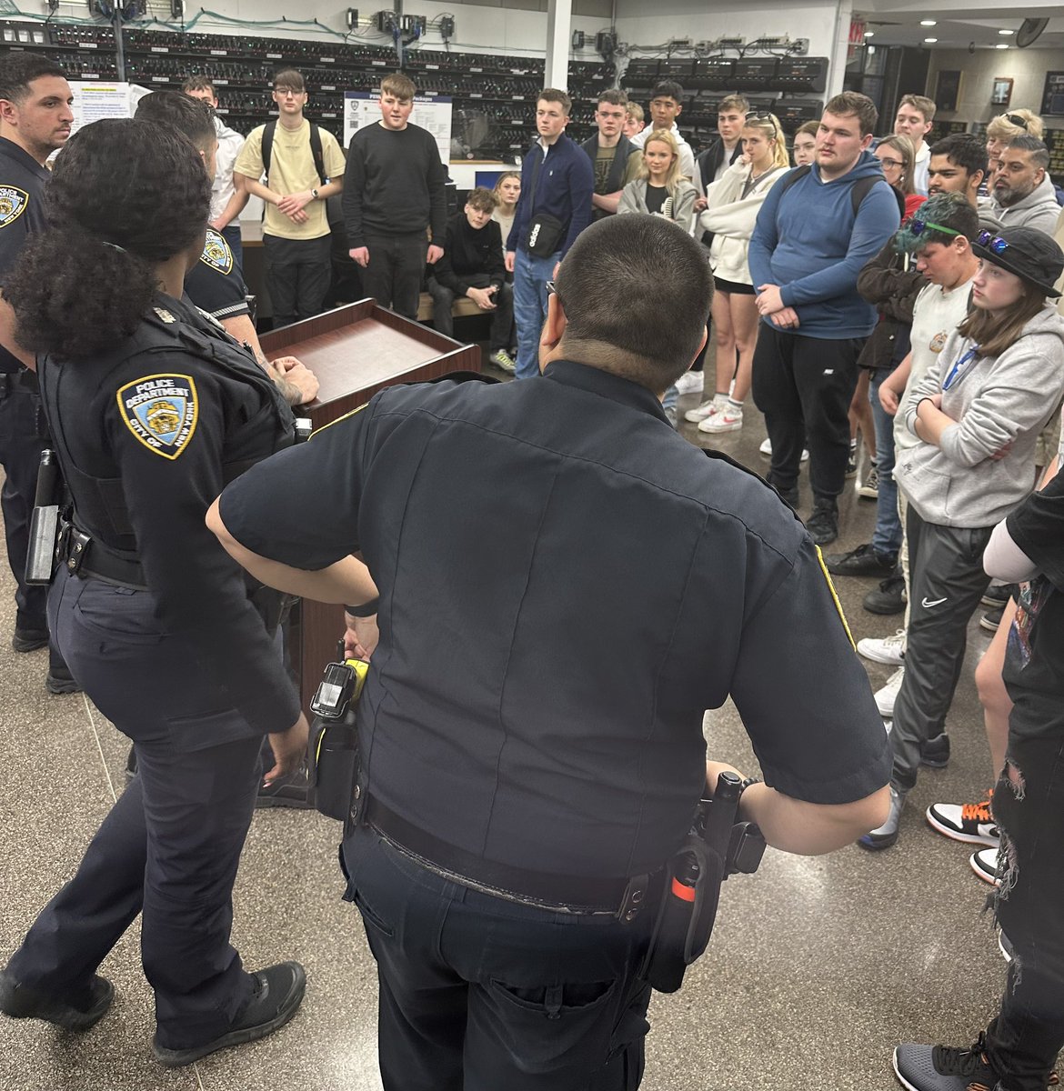 Midtown South is truly the “crossroads of the world”. We welcomed visitors from East Sussex College in Lewes, Sussex UK to tour our command’s station house and showed them different day to day aspects of being an NYPD officer.