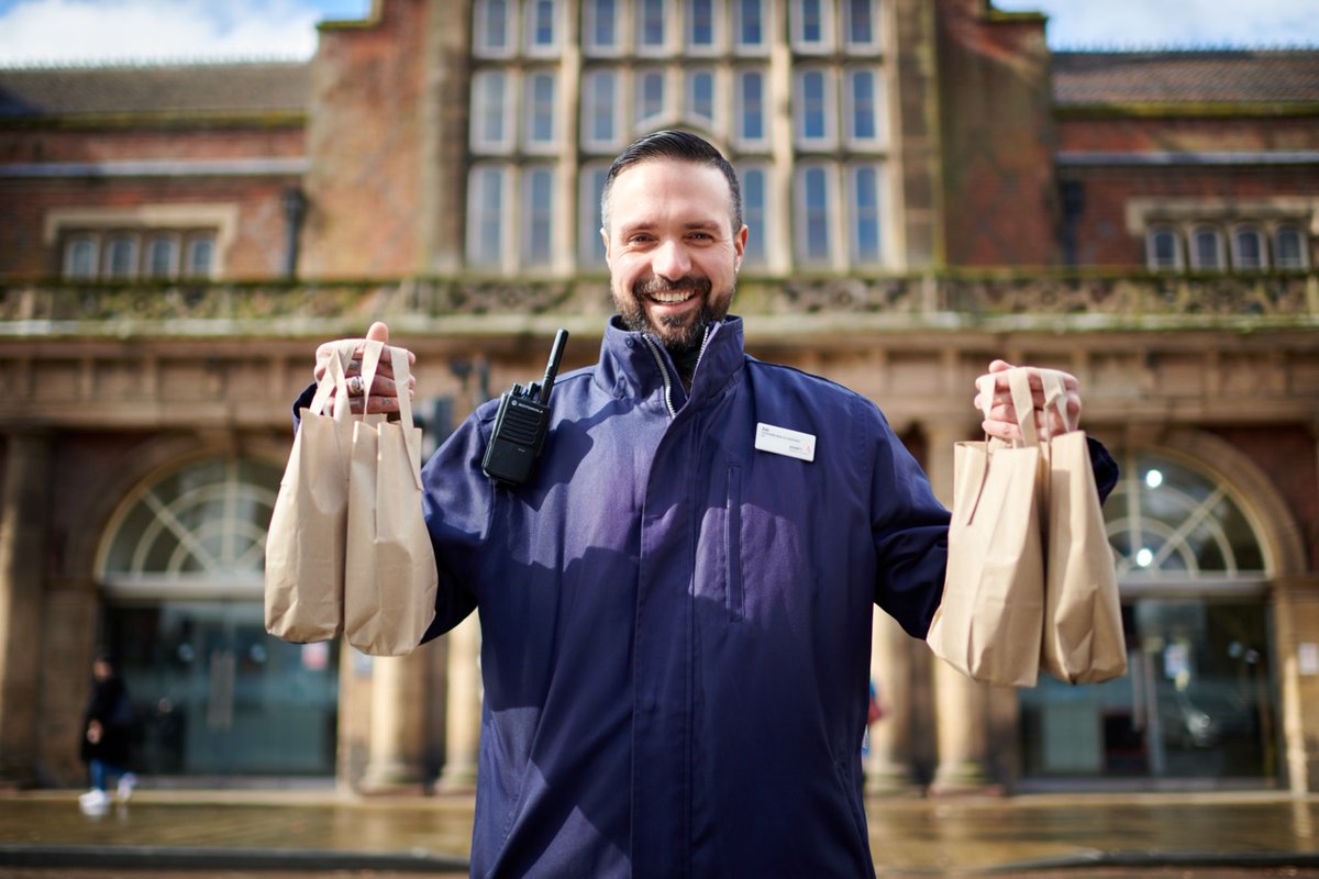 Dates ✅ A bottle of water ✅ A bag of crisps ✅ Zeb’s back with his popular Ramadan bags! He'll be handing them out to customers breaking their fast at Stoke-on-Trent station. Ramadan Mubarak