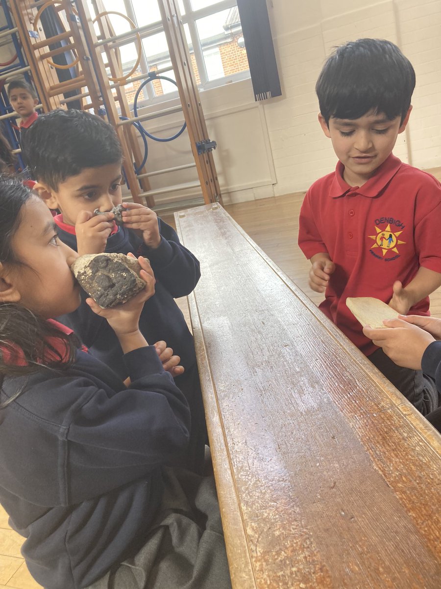 🔥🚒 Year 1 were transported back to 1666 Pudding Lane for a #history lesson like no other! 📜🏛️ Our workshop was filled with key sources and immersed us in the past. A truly unique and eye-opening experience! #London #1666 #learning #historyworkshop🇬🇧 #KS1