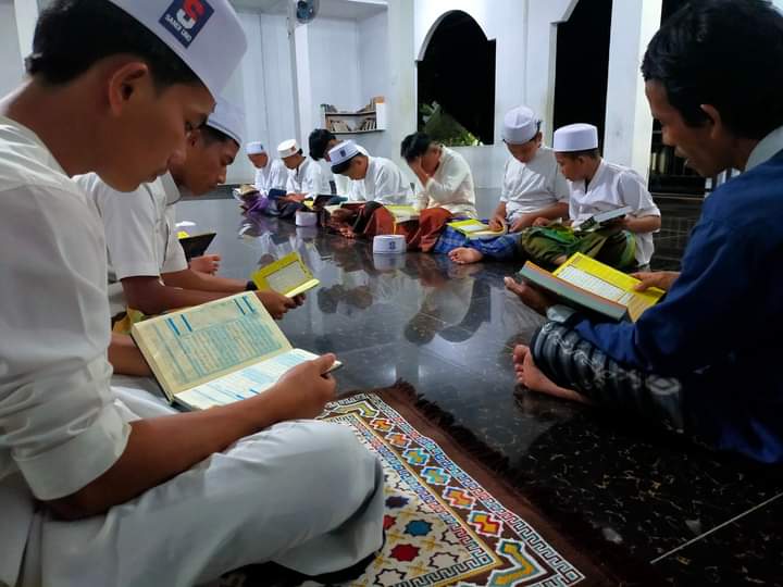 AlfatihKaban's tweet photo. Bismillah 
Temen2 ada yg mau ikutan berbagi kebaikan bersama santri yatim &amp; dhu'afa pedalaman.
paket Sahur @ 15.000/ paket 
Rekening sedekah sahur;
BSI : 7188903497
A/n : yatim Lovers
Konfirmasi:
081383622605
Sertakan kode 200 diakhir donasi🙏 https://t.co/LCzCUWCaJu